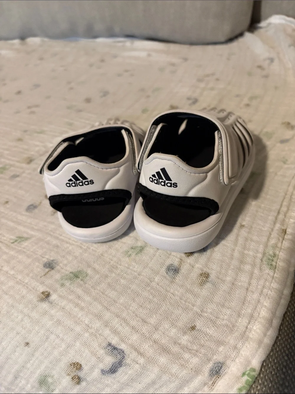 adidas Kids White and Black Vent Slide Sandals/Water shoes